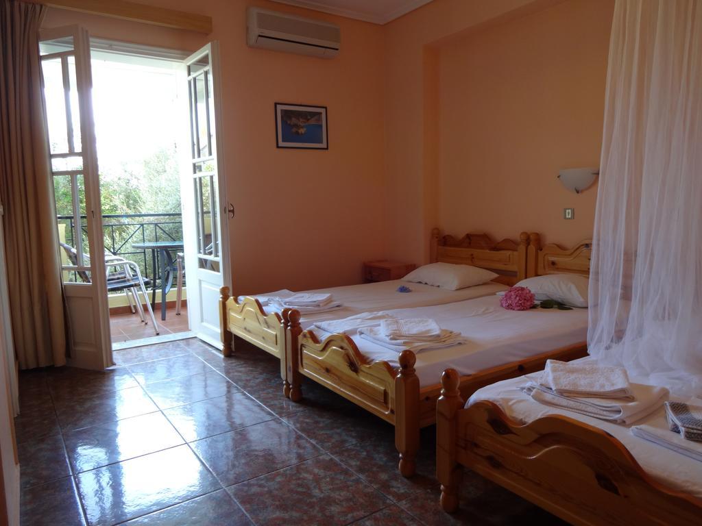 Pansion Filoxenia Apartments & Studios Tsoukaládhes Quarto foto